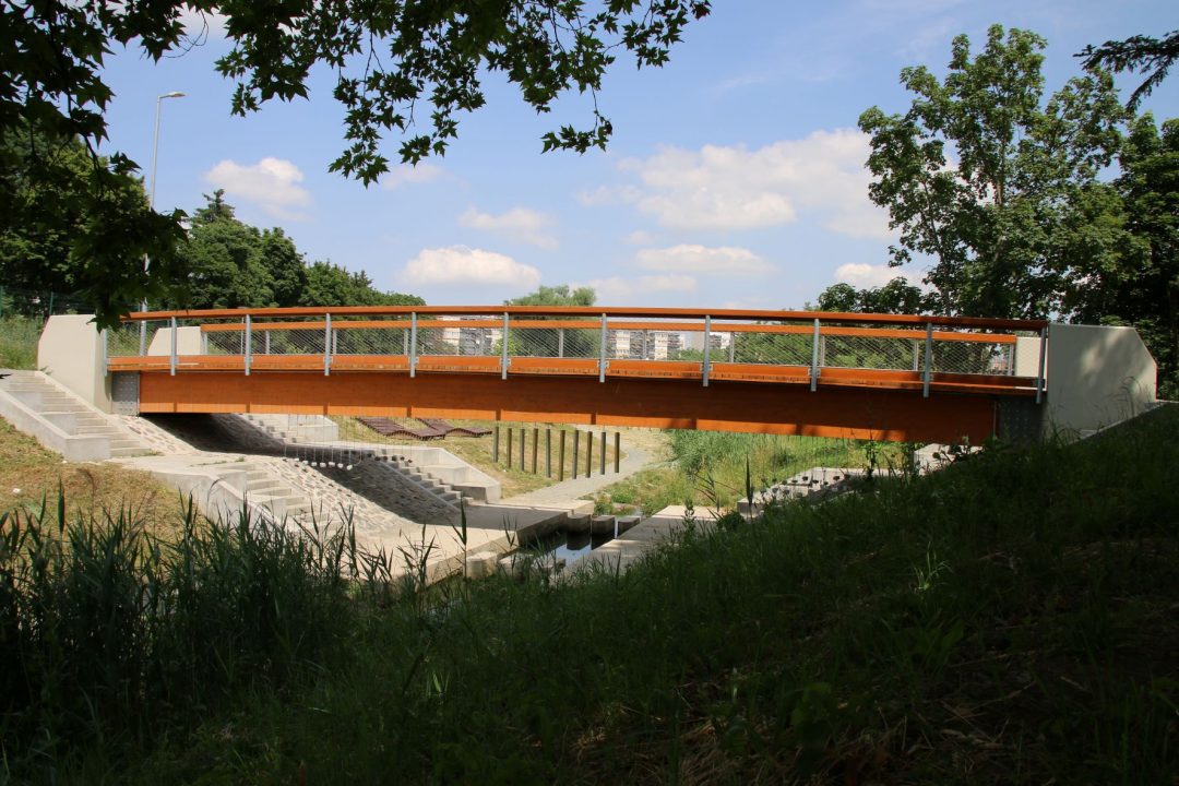 Construction of pedestrian bridge across the Arany creek of Szombathely