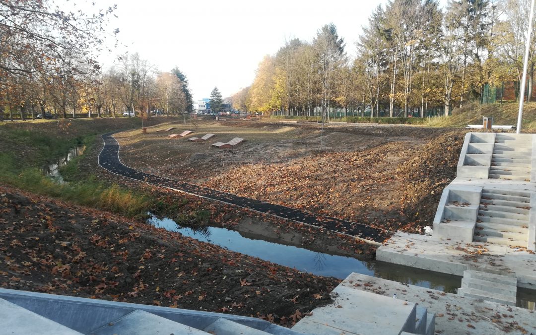 Bauarbeiten im Zusammenhang mit der Revitalisierung des Flusses Arany-patak