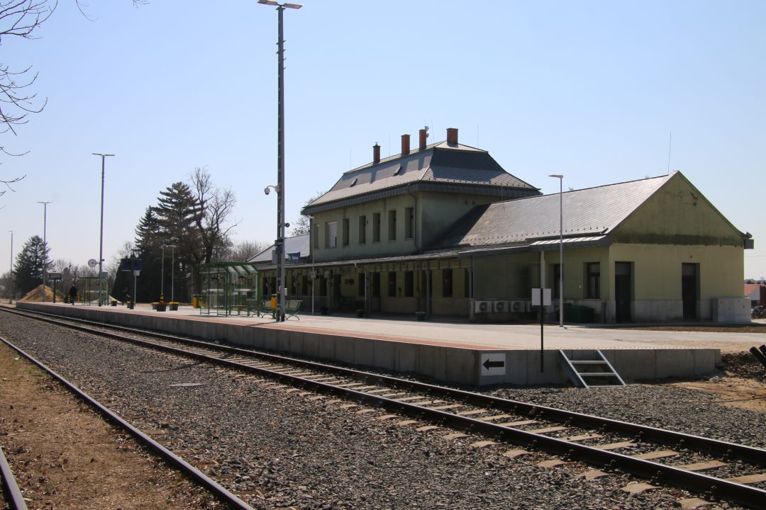 Renovierung des Empfangsgebäudes des Bahnhofs Kőszeg