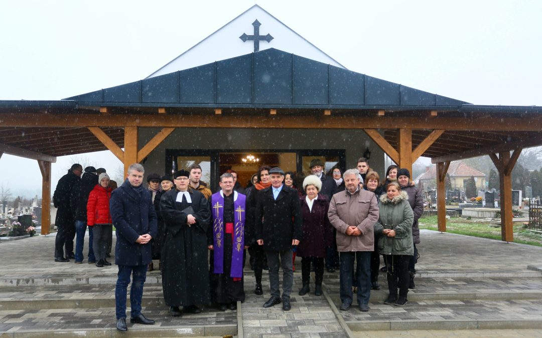 Bau der Aufbahrungshalle in Nagysimonyi